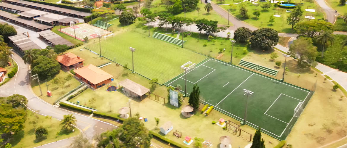 Foto campos de futebol e quadra poliesportiva